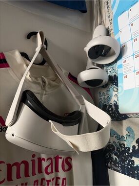 White VR Headset with White Controllers - Wireless VR Headset